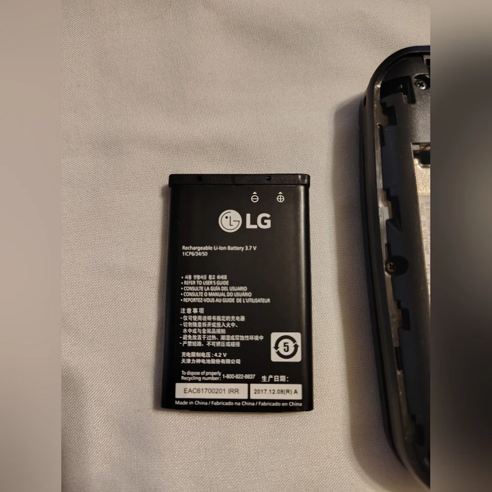 LG True B470 Black and Gray Cellular Flip Phone Like New Working Condition